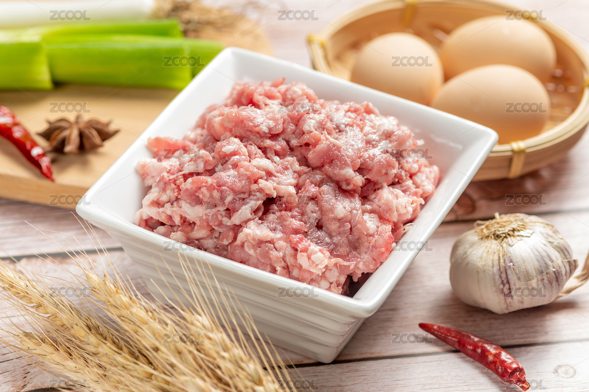 一碗新鮮的豬肉餡擺放在木桌面上（主預(yù)覽-4736726） - 未分類 - 站酷設(shè)計師金翅大鵬原創(chuàng)素材 - 站酷ZCOOL