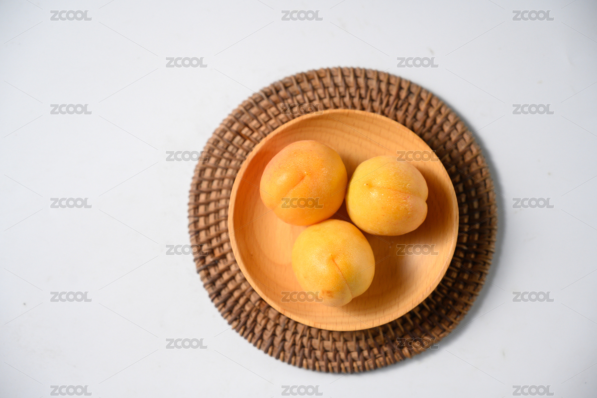 桌面上的盤子里的美味可口的黃杏子（主預(yù)覽-9025503） - 未分類 - 站酷設(shè)計(jì)師我是小助理原創(chuàng)素材 - 站酷ZCOOL