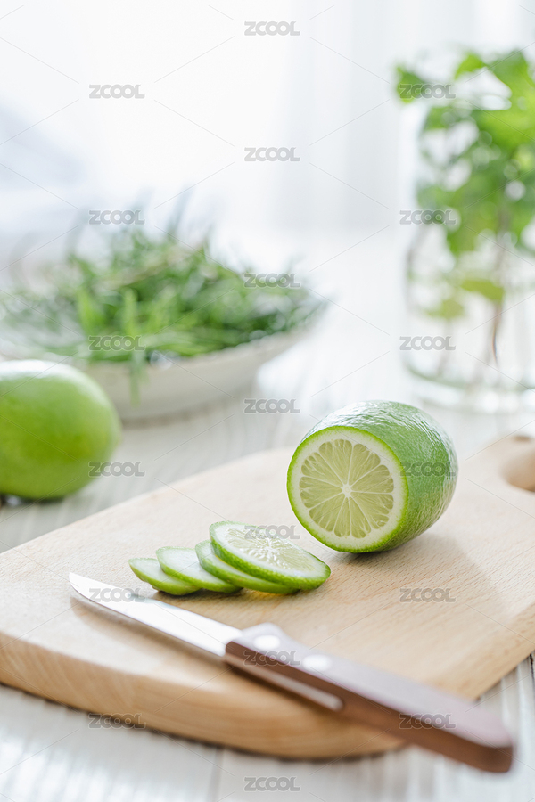 白色桌面上切開的青檸檬（主預(yù)覽-1466134） - 未分類 - 站酷設(shè)計師攝影師塵末原創(chuàng)素材 - 站酷ZCOOL