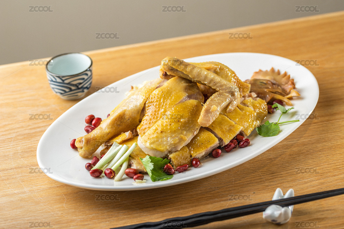 木紋桌面上放著一盤湛江白切雞（主預(yù)覽-8756462） - 未分類 - 站酷設(shè)計(jì)師濤麟攝影原創(chuàng)素材 - 站酷ZCOOL