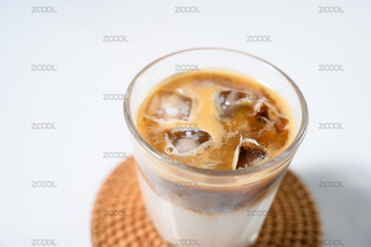 桌面上的杯子里的美味而開口的生椰拿鐵（主預(yù)覽-7169021） - 未分類 - 站酷設(shè)計師我是小助理原創(chuàng)素材 - 站酷ZCOOL