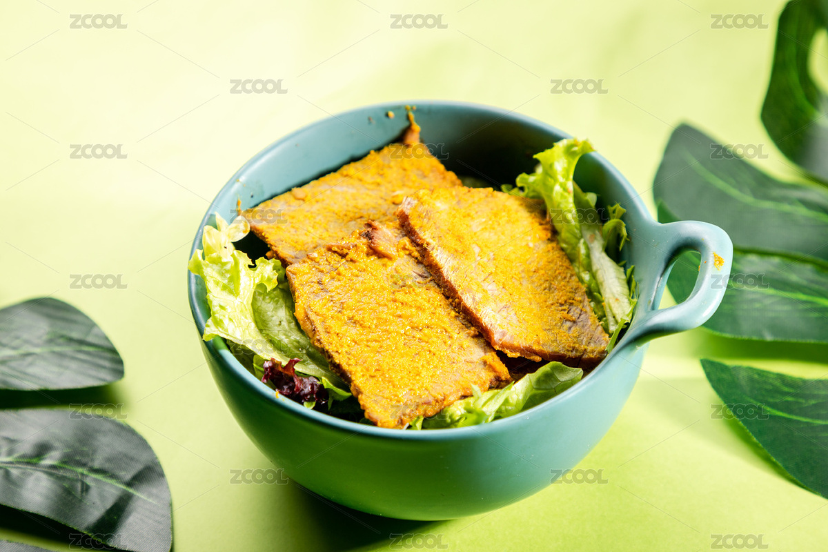 綠色卡紙上放著一碗咖喱牛肉片（主預(yù)覽-8941876） - 未分類 - 站酷設(shè)計(jì)師濤麟攝影原創(chuàng)素材 - 站酷ZCOOL