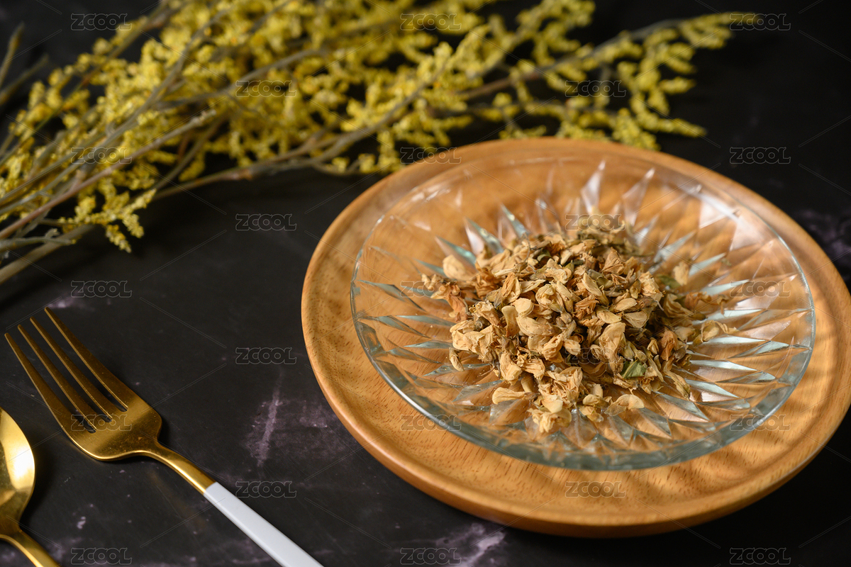 桌面上的盤子里的干爽的干槐花（主預覽-8360646） - 未分類 - 站酷設計師我是小助理原創(chuàng)素材 - 站酷ZCOOL