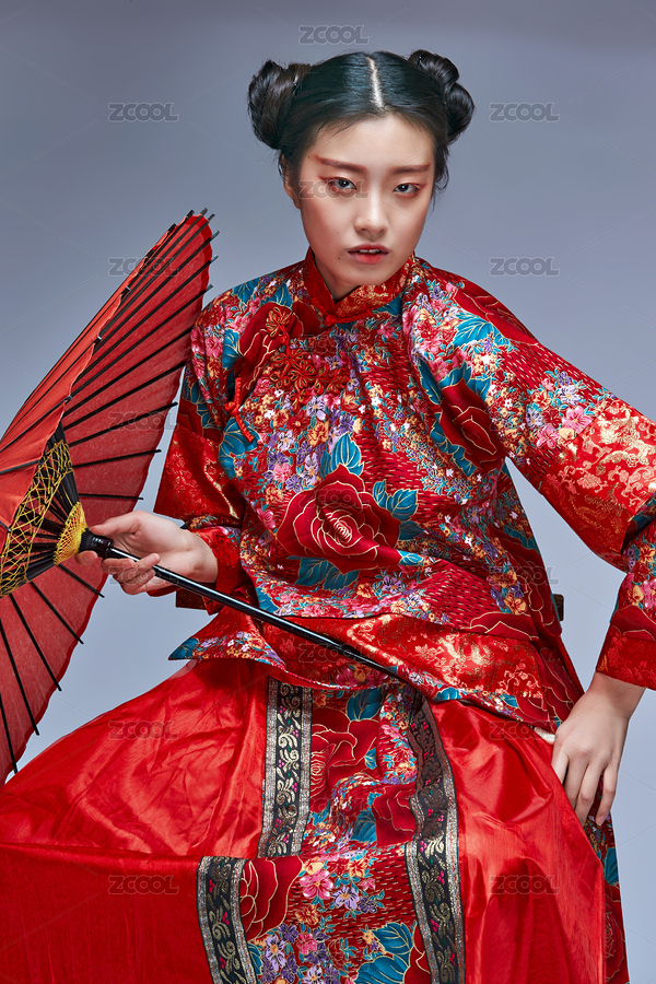 身穿中國秀禾服手撐油紙傘的亞洲女性模特（主預(yù)覽-8689339） - 未分類 - 站酷設(shè)計師藍(lán)太陽TNT原創(chuàng)素材 - 站酷ZCOOL