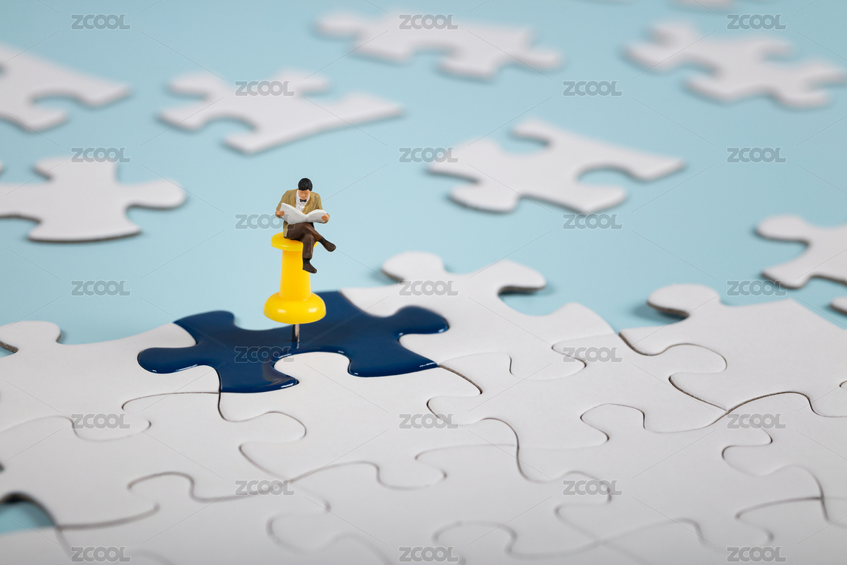 微缩创意在拼图上看报纸的人（主预览-2248411） - 未分类 - 站酷设计师黑白凑原创素材 - 站酷ZCOOL