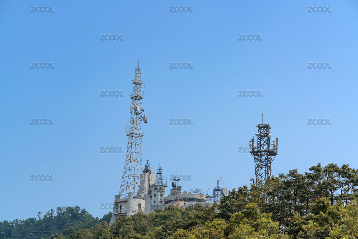 蓝天下，直立在绿植杂草上面的信号塔（主预览-2269348） - 未分类 - 站酷设计师正经民工原创素材 - 站酷ZCOOL