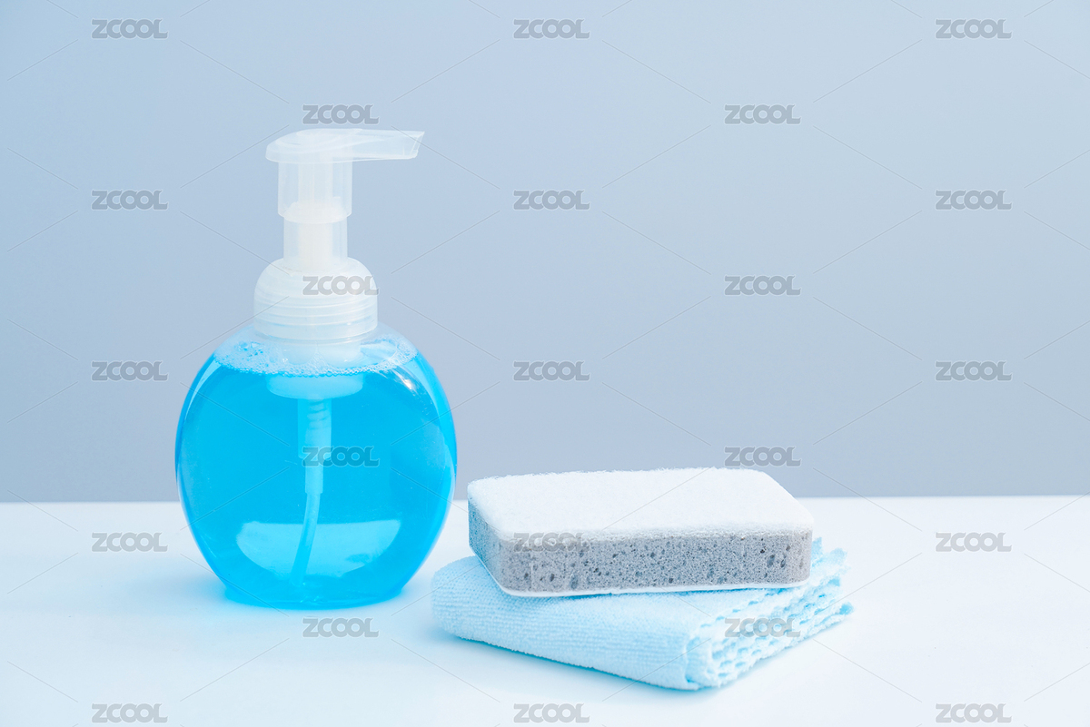 一瓶藍(lán)色的洗手液放在白色桌面上（主預(yù)覽-1821713） - 未分類(lèi) - 站酷設(shè)計(jì)師calvin99原創(chuàng)素材 - 站酷ZCOOL