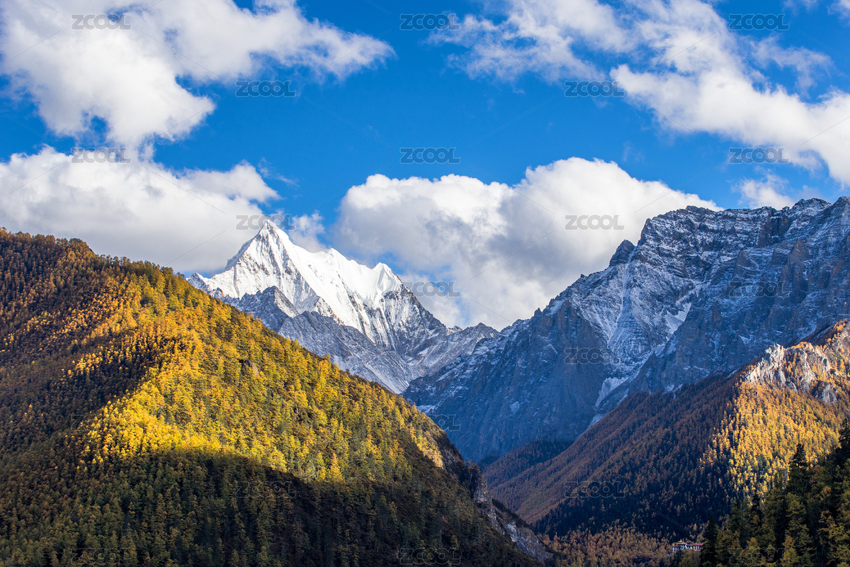 中國四川省稻城亞丁風景區(qū)的夏諾多吉圣山秋季風光（主預覽-8346117） - 未分類 - 站酷設計師路人化原創(chuàng)素材 - 站酷ZCOOL