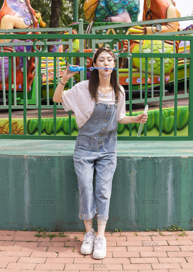 在游樂園里玩吹泡泡的美麗東方女孩（主預(yù)覽-8146457） - 未分類 - 站酷設(shè)計師西木叔叔原創(chuàng)素材 - 站酷ZCOOL