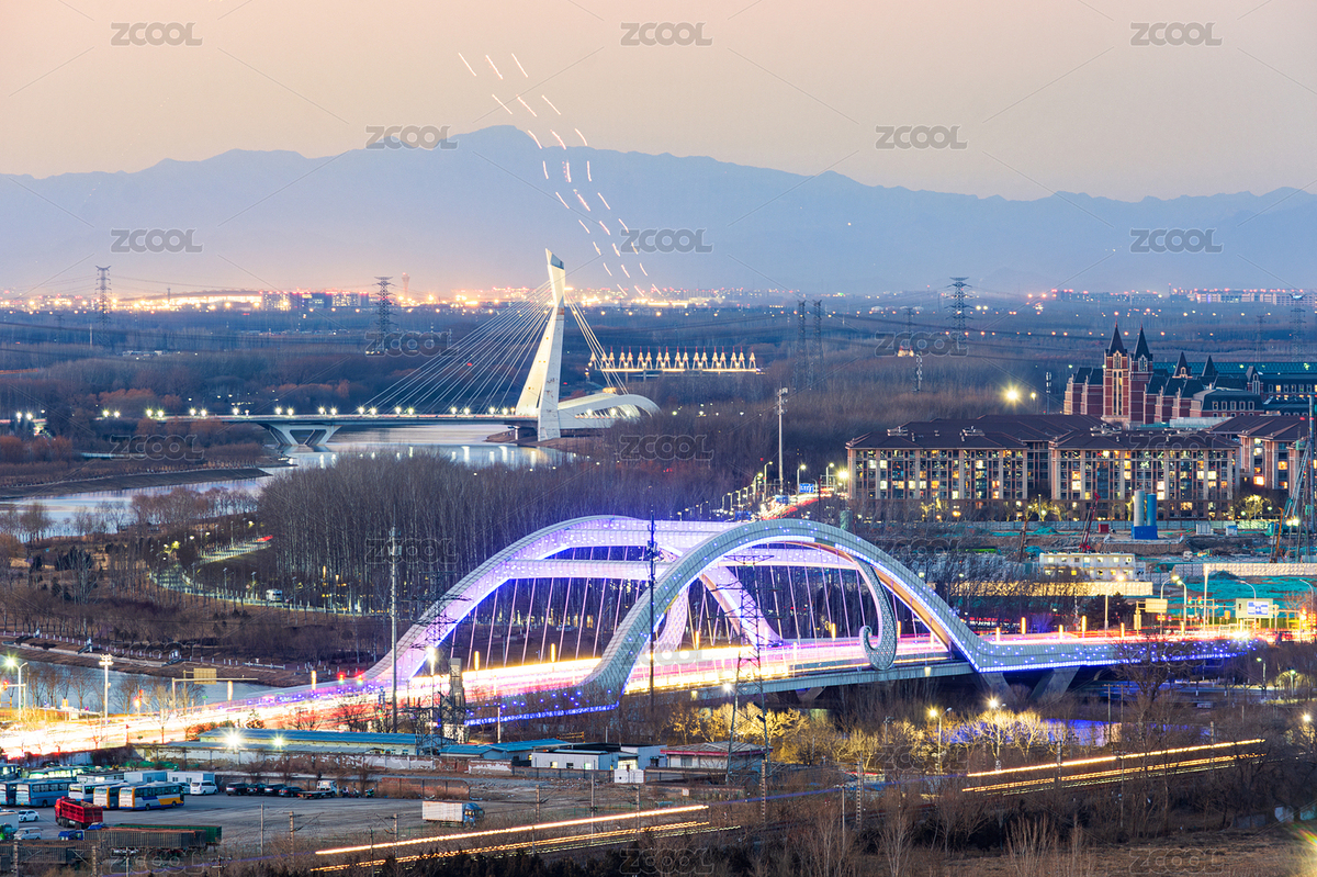 傍晚的溫榆河上，鄧家窯橋和溫榆河大橋亮燈（主預(yù)覽-9580662） - 未分類 - 站酷設(shè)計(jì)師孟杰azi原創(chuàng)素材 - 站酷ZCOOL