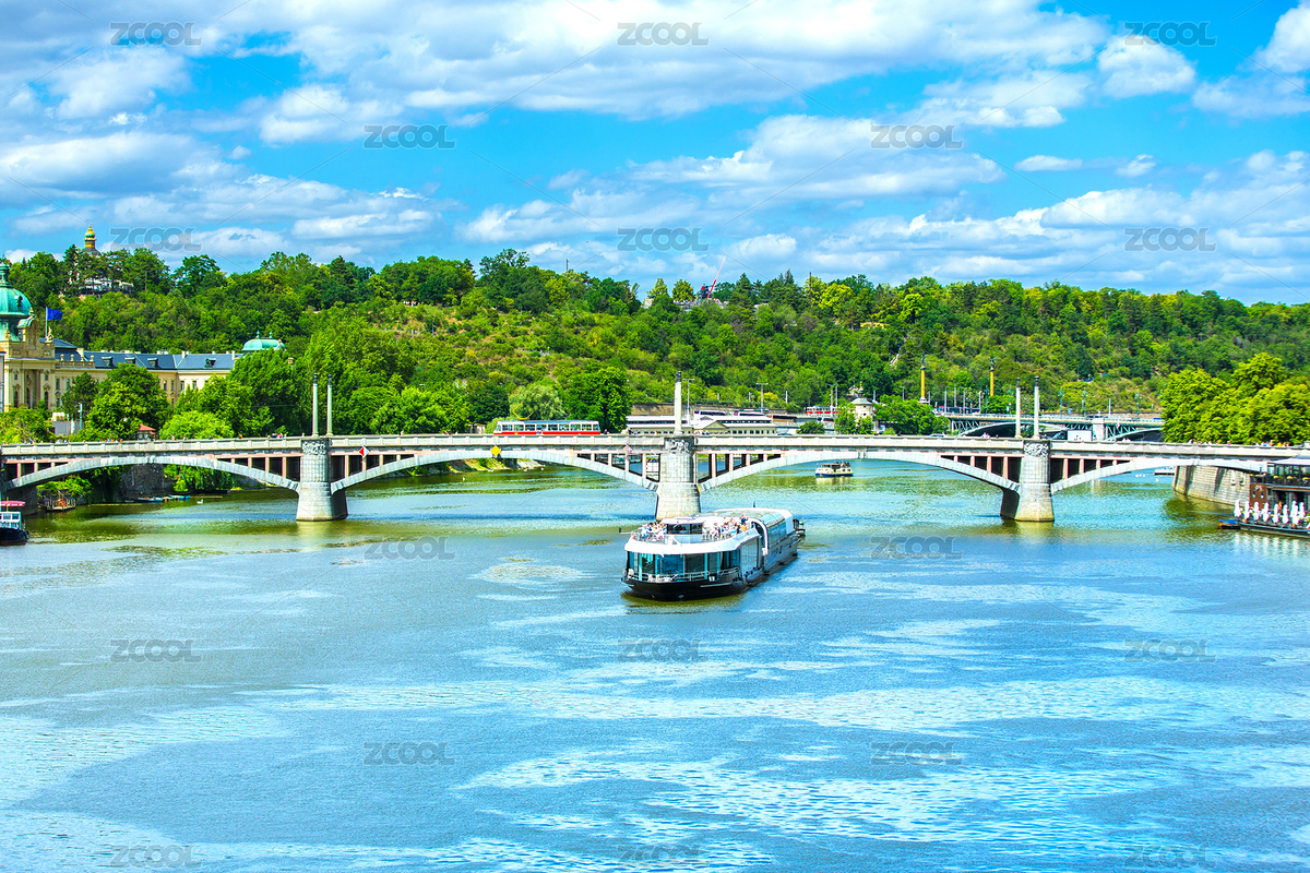 捷克布拉格市伏爾塔瓦河查理大橋附近的風(fēng)光（主預(yù)覽-8932069） - 未分類 - 站酷設(shè)計(jì)師子晉的時(shí)光碎片原創(chuàng)素材 - 站酷ZCOOL