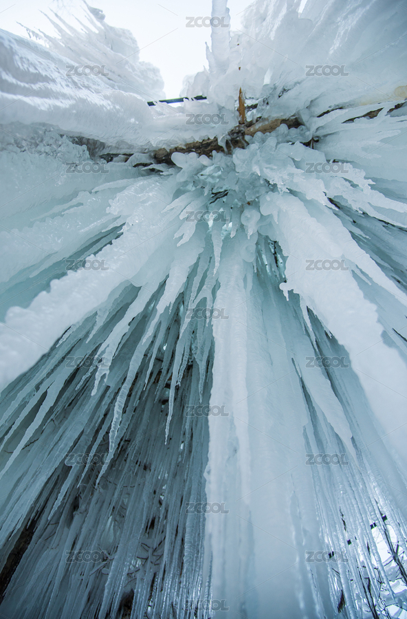 寒冷的冬天凝結(jié)成的冰柱冰瀑（主預(yù)覽-6778598） - 未分類 - 站酷設(shè)計師蘇巖原創(chuàng)素材 - 站酷ZCOOL