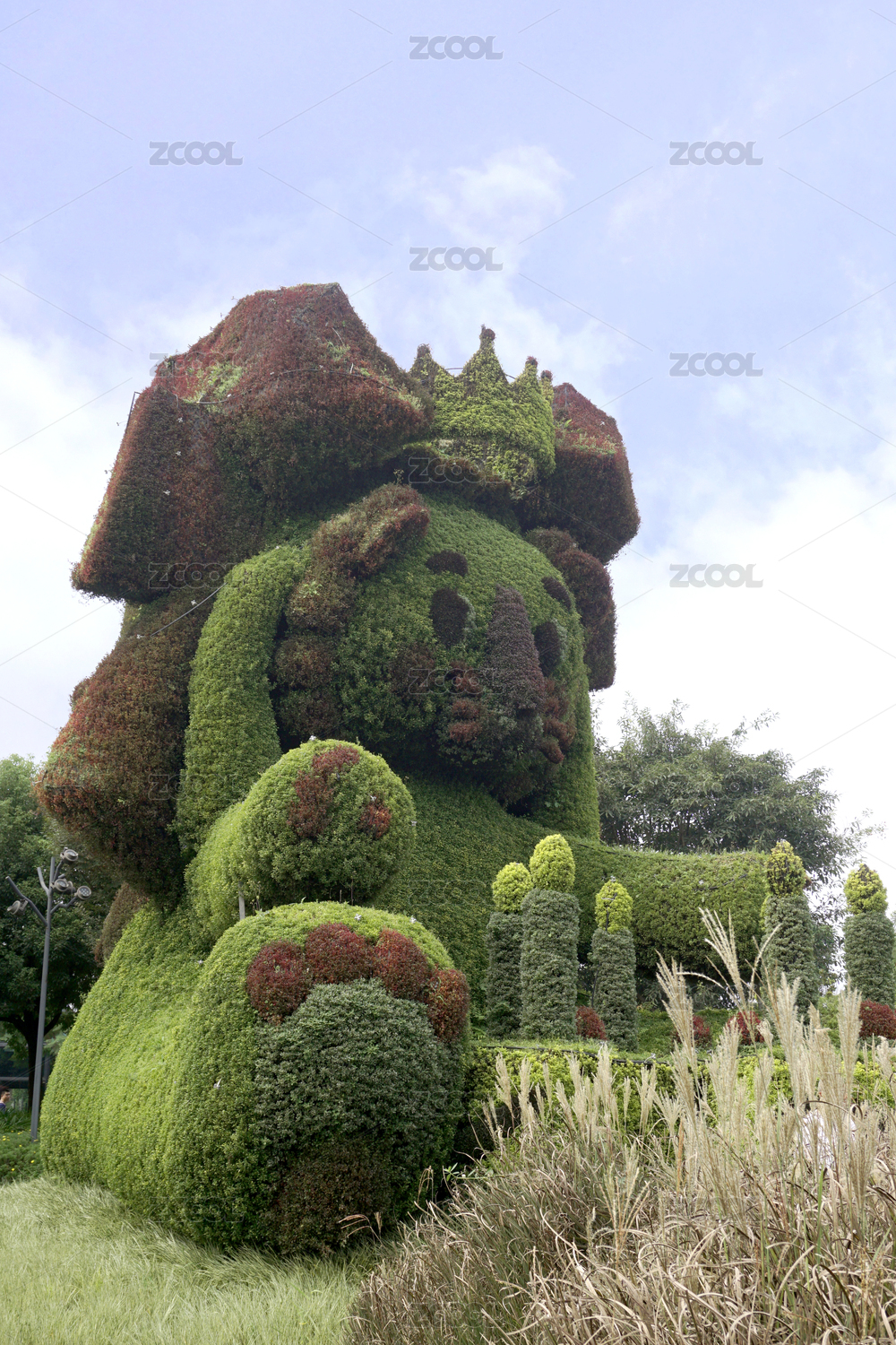 中国四川成都锦绣安仁奇境花园绿植雕塑考拉