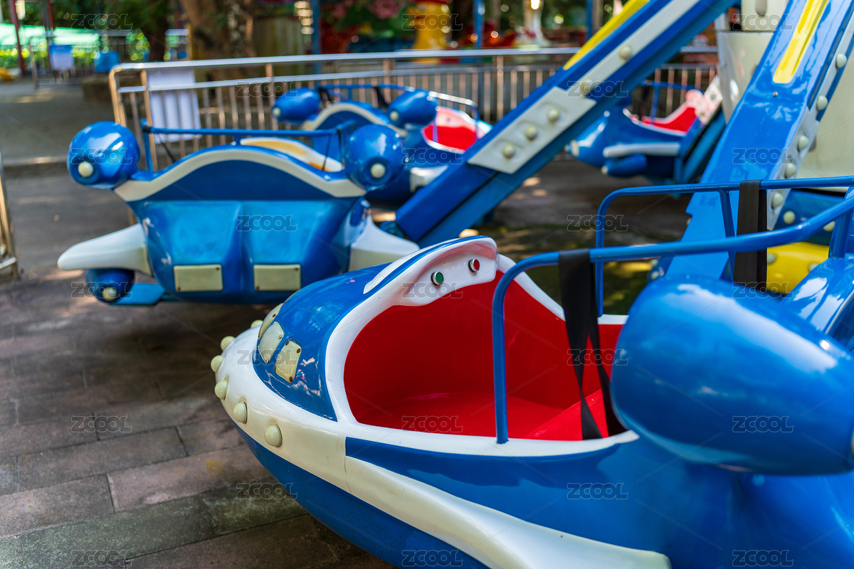 游乐园里的蓝色飞机游乐设施（主预览-12721910） - 未分类 - 站酷设计师Fez4mwH73A原创素材 - 站酷ZCOOL
