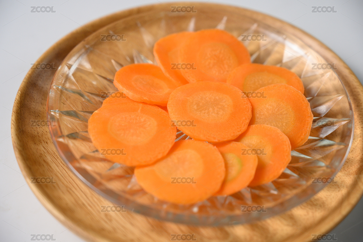 桌面上的盤子里的新鮮的胡蘿卜片（主預(yù)覽-8866407） - 未分類 - 站酷設(shè)計(jì)師我是小助理原創(chuàng)素材 - 站酷ZCOOL