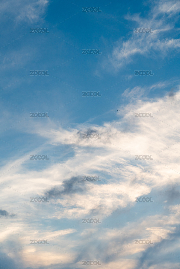晴朗天空下 藍(lán)天中松散拉絲的白云（主預(yù)覽-8809445） - 未分類 - 站酷設(shè)計師警覺的蛋原創(chuàng)素材 - 站酷ZCOOL
