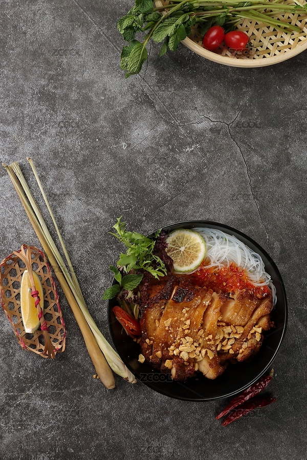 黑色大碗里的日式豬頸肉干拌米線（主預(yù)覽-6476901） - 未分類 - 站酷設(shè)計(jì)師紅狐貍攝影工作室原創(chuàng)素材 - 站酷ZCOOL