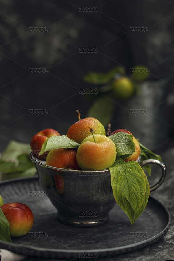 杯子里紅黃相間的帶葉子的李子（主預(yù)覽-1317960） - 未分類 - 站酷設(shè)計師閑庭落原創(chuàng)素材 - 站酷ZCOOL