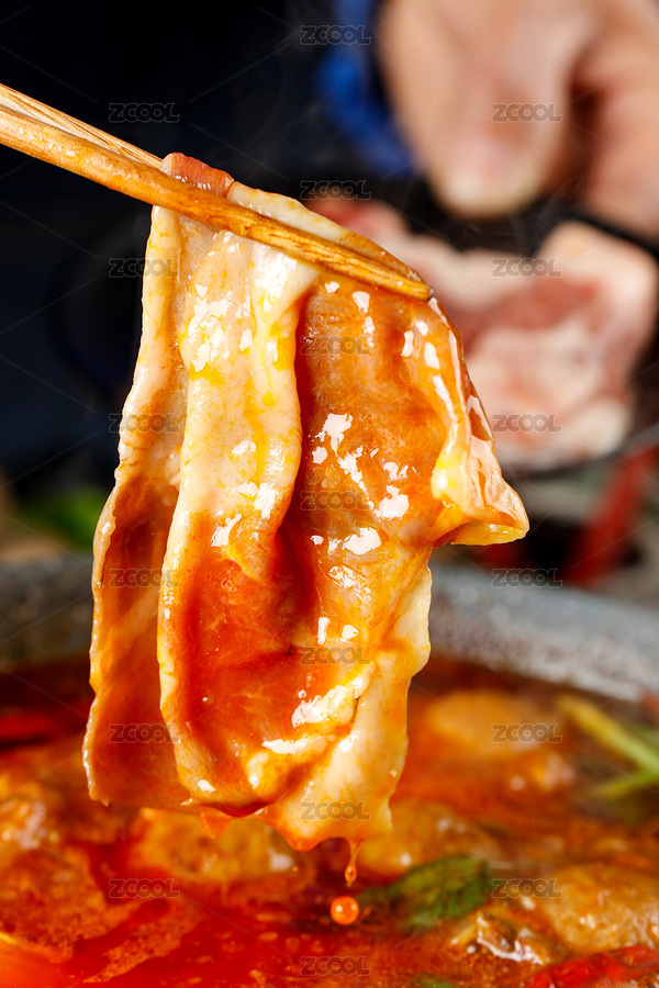 筷子從火鍋里夾起熟的肉卷（主預(yù)覽-4089689） - 未分類 - 站酷設(shè)計(jì)師PAOPAO攝影工作室原創(chuàng)素材 - 站酷ZCOOL