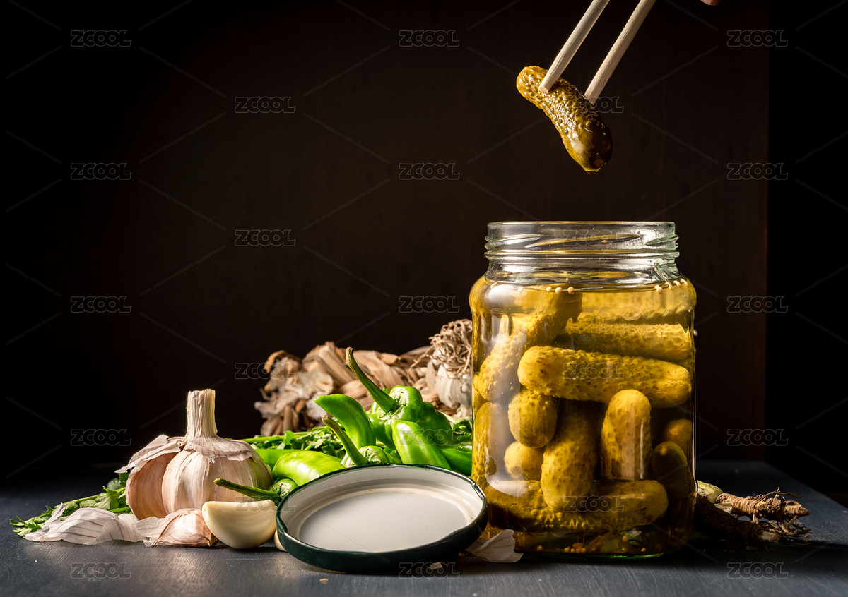 暗色背景下的網(wǎng)紅食品俄羅斯酸黃瓜（主預(yù)覽-251455） - 未分類 - 站酷設(shè)計(jì)師陳鋒塵原創(chuàng)素材 - 站酷ZCOOL