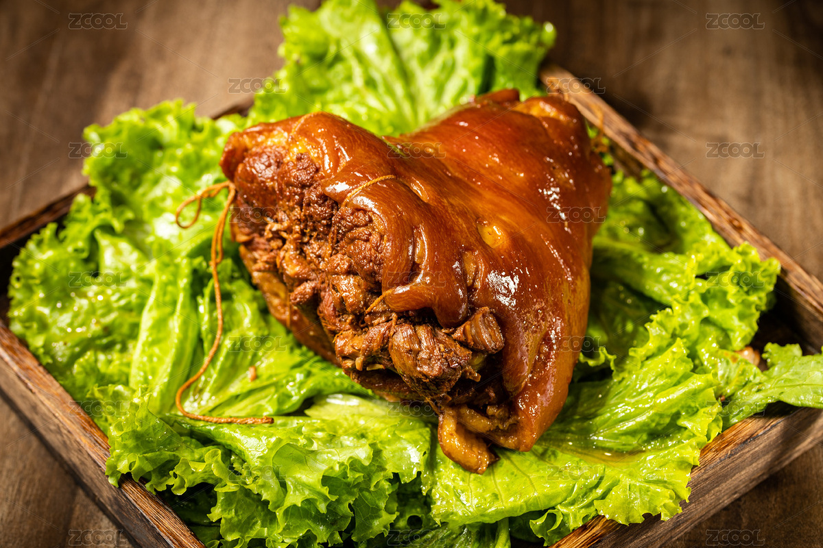 棕色木紋桌面上放著一盤(pán)熏醬豬肘子（主預(yù)覽-8941898） - 未分類 - 站酷設(shè)計(jì)師濤麟攝影原創(chuàng)素材 - 站酷ZCOOL
