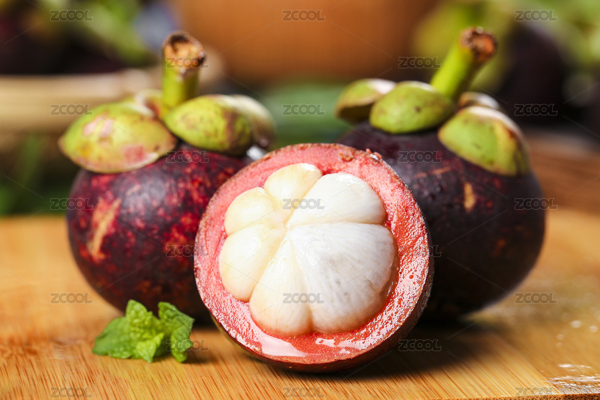 木板上放著兩個(gè)完整的麻竹和山竺果肉（主預(yù)覽-2179843） - 未分類 - 站酷設(shè)計(jì)師PAOPAO攝影工作室原創(chuàng)素材 - 站酷ZCOOL