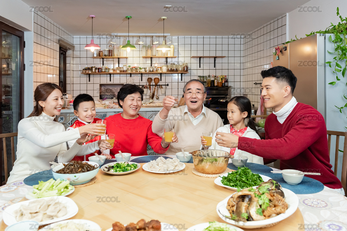 一家人正在餐廳里互相敬酒吃飯（主預(yù)覽-1978446） - 未分類 - 站酷設(shè)計(jì)師家有糧田千萬(wàn)畝原創(chuàng)素材 - 站酷ZCOOL