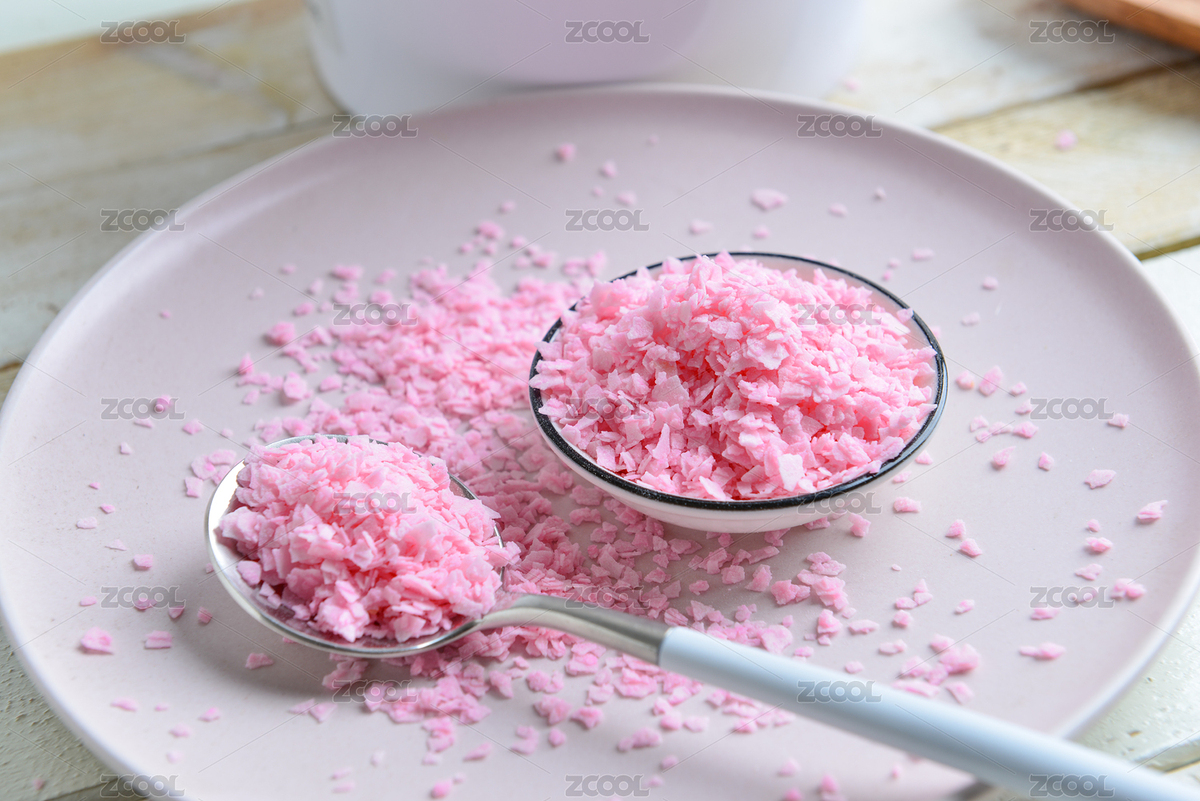 純凈背景下的草莓味巧克力碎屑（主預覽-7445248） - 未分類 - 站酷設計師斐的美食攝影原創(chuàng)素材 - 站酷ZCOOL