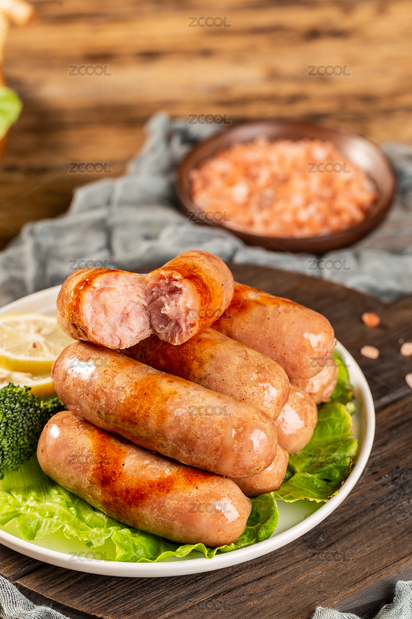 木板背景上的满满一盘猪肉烤肠（主预览-3102694） - 未分类 - 站酷设计师众目摄影设计原创素材 - 站酷ZCOOL