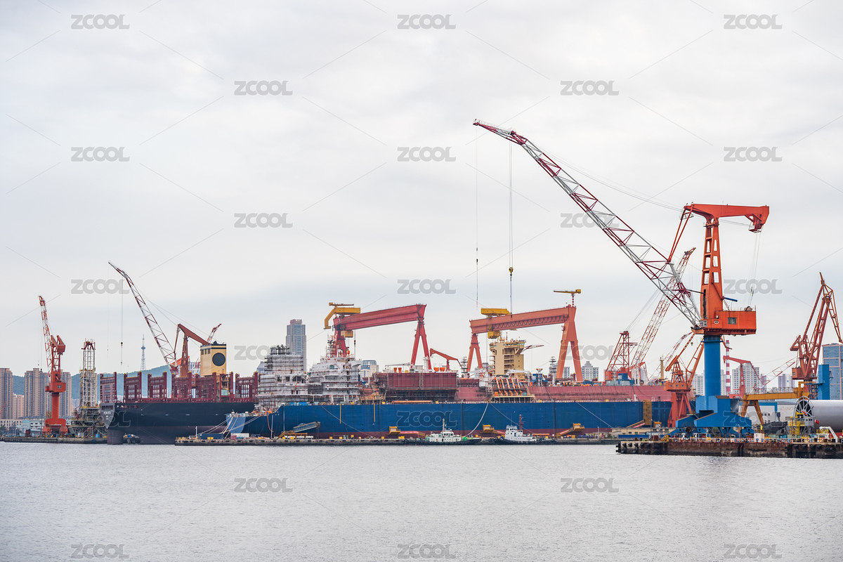 大連造船廠的巨大吊車和正在建造的輪船（主預(yù)覽-3037172） - 未分類 - 站酷設(shè)計師stocktanx原創(chuàng)素材 - 站酷ZCOOL