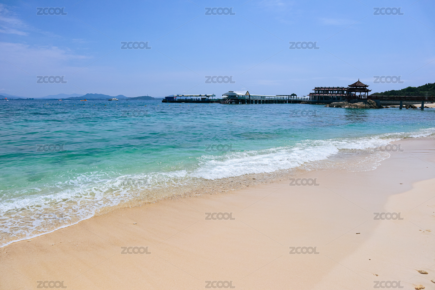 海南三亚蜈支洲岛沙滩海岸海平面浪花怪石