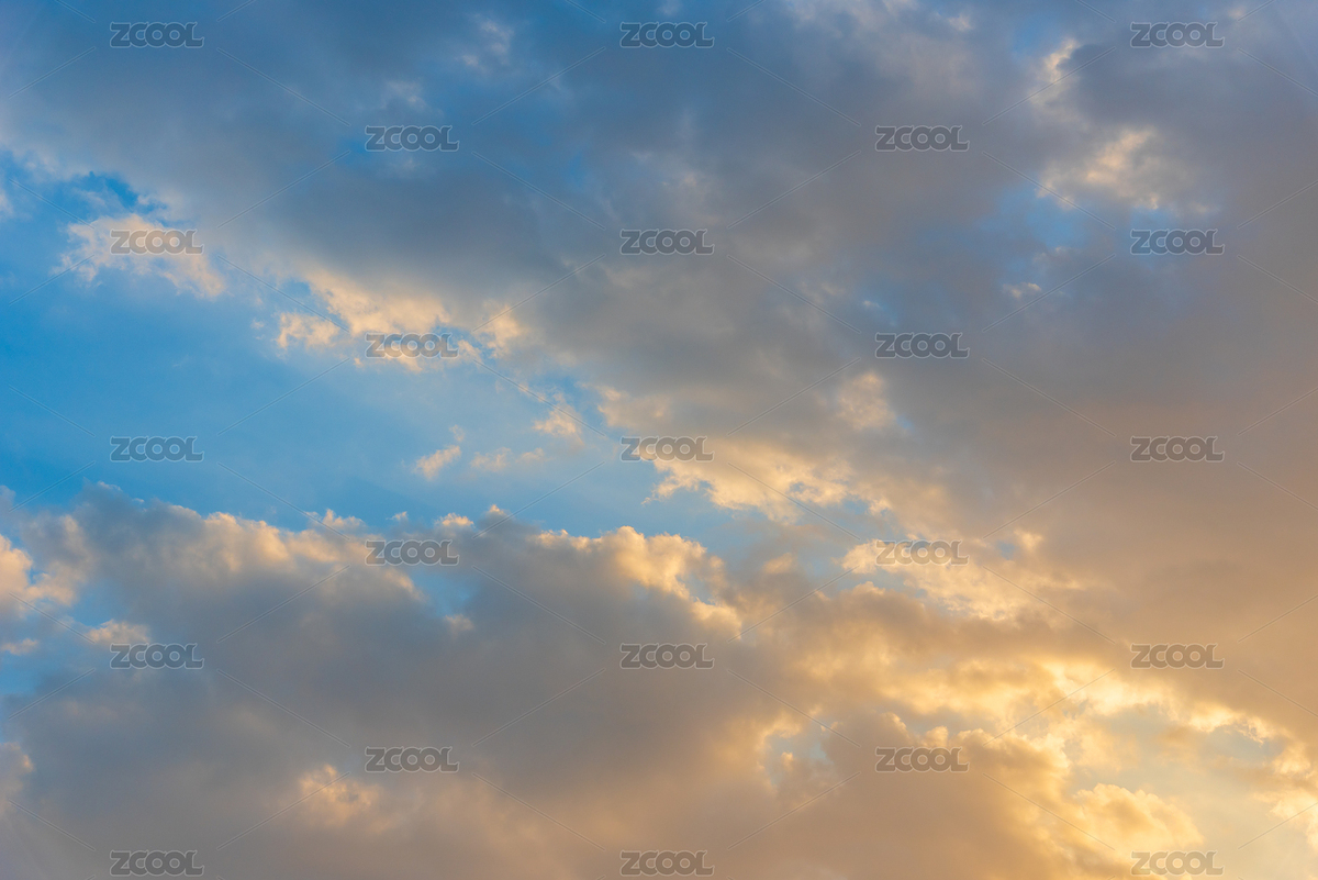 傍晚藍(lán)天上的晚霞霞光與染成黃色的云（主預(yù)覽-12068069） - 未分類 - 站酷設(shè)計(jì)師攝影熊孩子原創(chuàng)素材 - 站酷ZCOOL