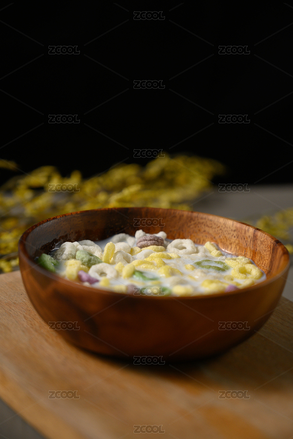 桌面上的碗里的美味可口的牛奶谷物圈（主預(yù)覽-8641647） - 未分類 - 站酷設(shè)計師我是小助理原創(chuàng)素材 - 站酷ZCOOL