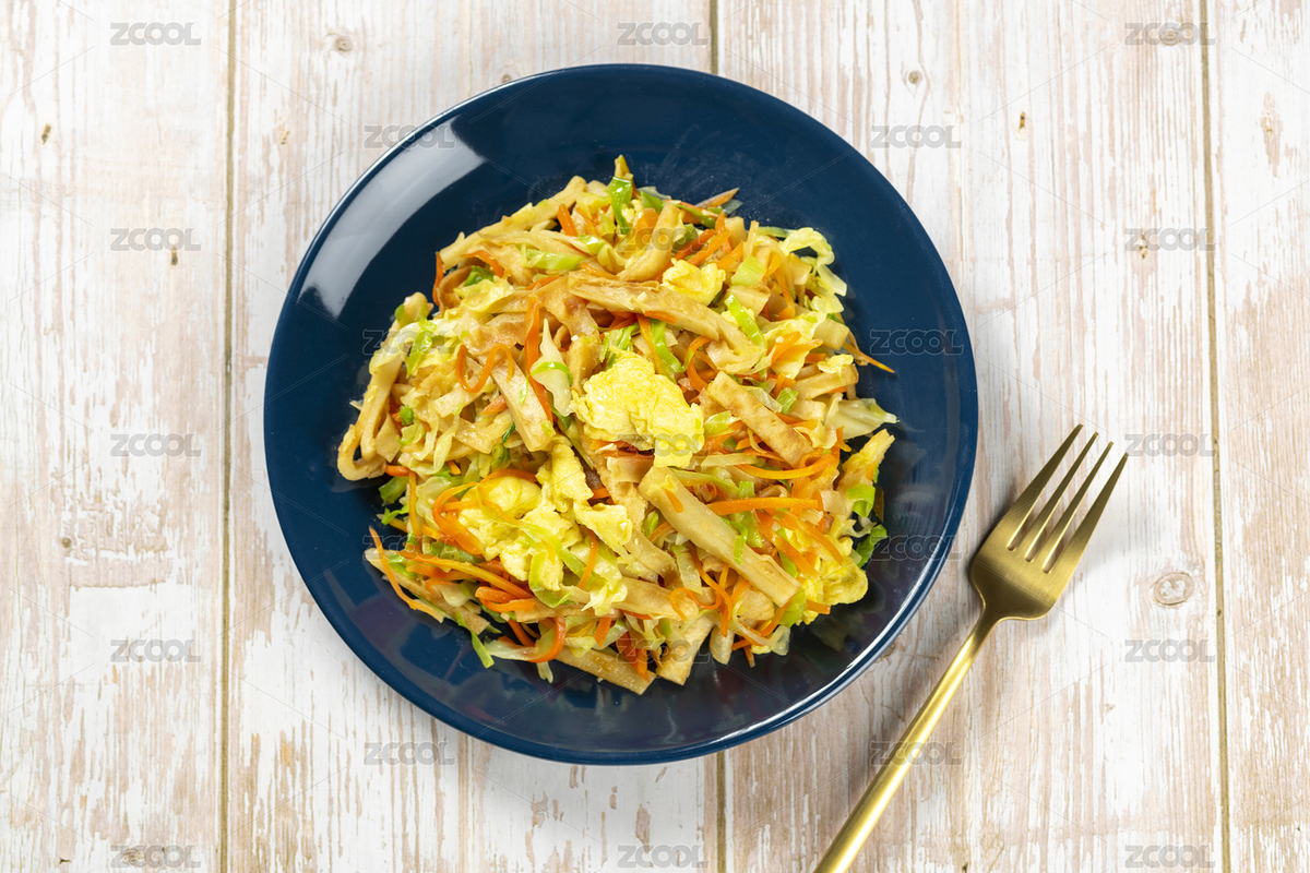 一盤雞蛋炒餅素炒餅擺放在木桌面上（主預(yù)覽-7472541） - 未分類 - 站酷設(shè)計師金翅大鵬原創(chuàng)素材 - 站酷ZCOOL