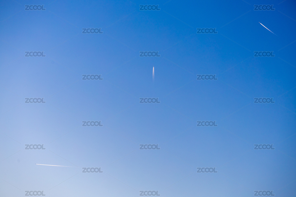 仰拍天空中的飞机拉线飞机排放燃料（主预览-9606375） - 未分类 - 站酷设计师Xiaoshuai01原创素材 - 站酷ZCOOL