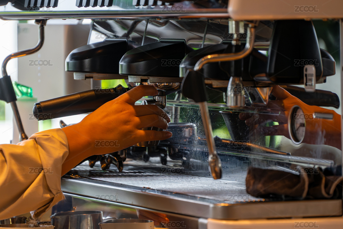 咖啡师正在操作意式咖啡机制作咖啡（主预览-12298611） - 未分类 - 站酷设计师Rimage原创素材 - 站酷ZCOOL