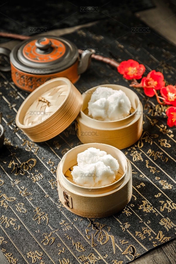 圆木盘子里的两块松软的白米发糕（主预览-8191278） - 未分类 - 站酷设计师涛麟摄影原创素材 - 站酷ZCOOL