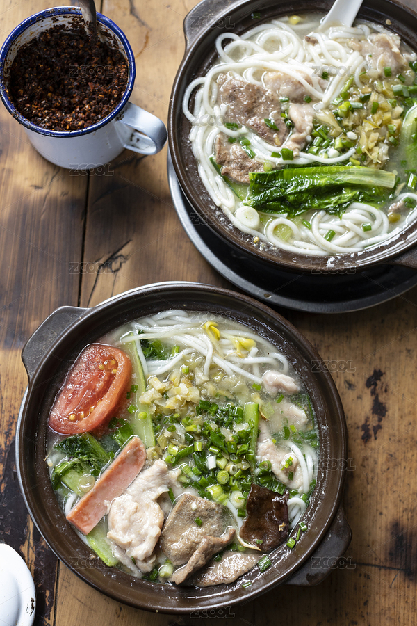 老舊桌子上的砂鍋米線番茄豬肝三鮮米線（主預(yù)覽-4723442） - 未分類 - 站酷設(shè)計師紅狐貍攝影工作室原創(chuàng)素材 - 站酷ZCOOL