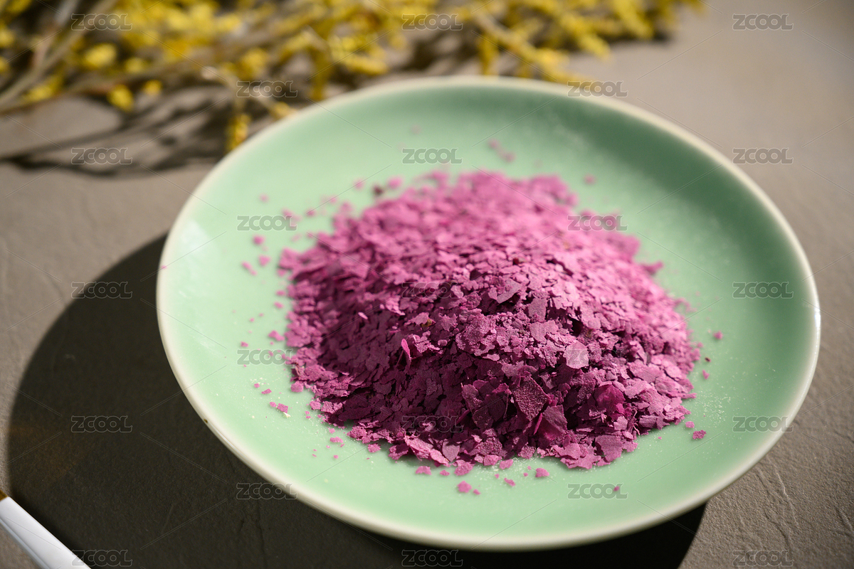 桌面上的盤子里的美味可口的紫薯雪花片（主預(yù)覽-9026748） - 未分類 - 站酷設(shè)計師我是小助理原創(chuàng)素材 - 站酷ZCOOL