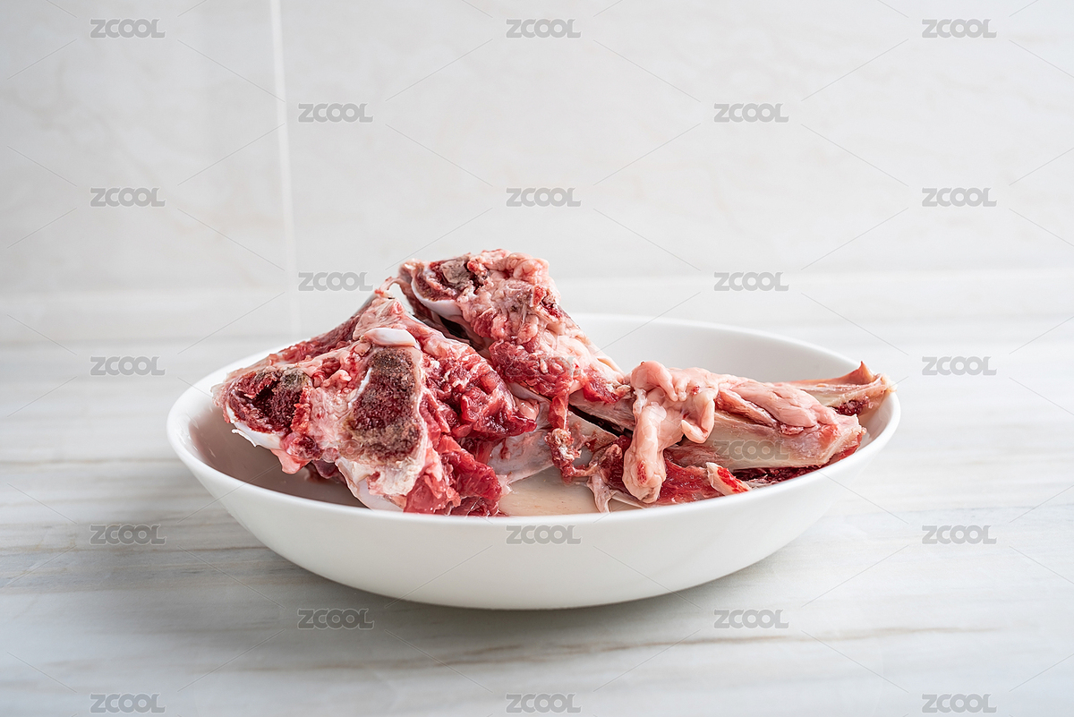 廚房瓷磚臺(tái)面上一碟新鮮牛骨頭（主預(yù)覽-8160939） - 未分類(lèi) - 站酷設(shè)計(jì)師風(fēng)暴麗麗原創(chuàng)素材 - 站酷ZCOOL