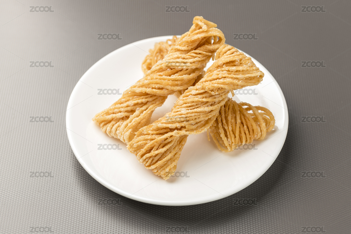 特色小吃一盤油炸馓子擺放在桌面上特寫（主預(yù)覽-6913973） - 未分類 - 站酷設(shè)計師金翅大鵬原創(chuàng)素材 - 站酷ZCOOL