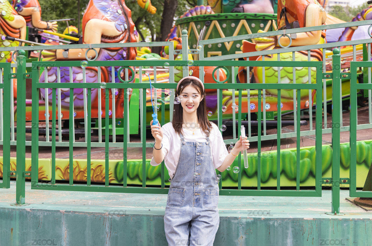 在游樂園里玩吹泡泡的美麗東方女孩（主預(yù)覽-7300164） - 未分類 - 站酷設(shè)計(jì)師西木叔叔原創(chuàng)素材 - 站酷ZCOOL