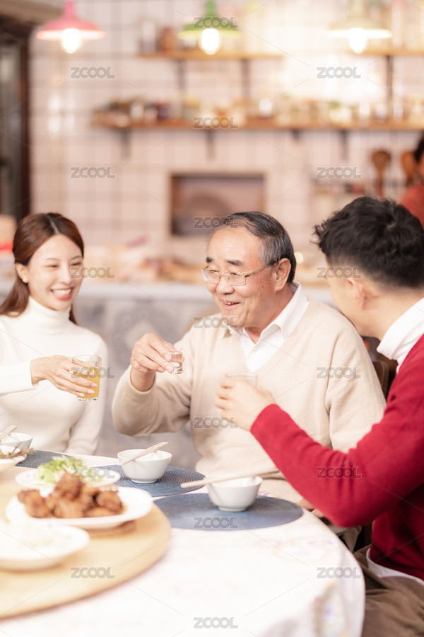 過年一家人在吃團圓飯（主預覽-3482105） - 未分類 - 站酷設計師微積分V原創(chuàng)素材 - 站酷ZCOOL