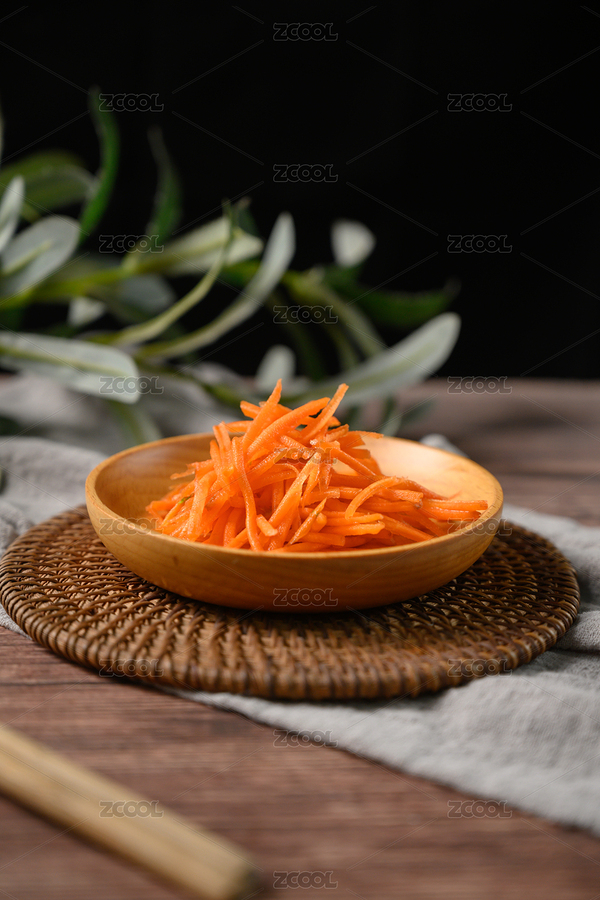 桌面上的盤子里的美味可口的新鮮胡蘿卜絲（主預(yù)覽-8640889） - 未分類 - 站酷設(shè)計師我是小助理原創(chuàng)素材 - 站酷ZCOOL