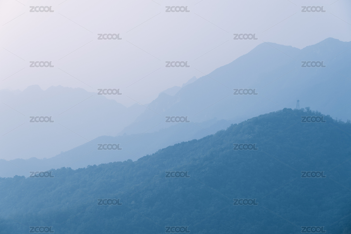 慕田峪長城遠(yuǎn)眺群山，霧中風(fēng)光藍(lán)色意境朦朧（主預(yù)覽-7611436） - 未分類 - 站酷設(shè)計(jì)師mijiahai原創(chuàng)素材 - 站酷ZCOOL