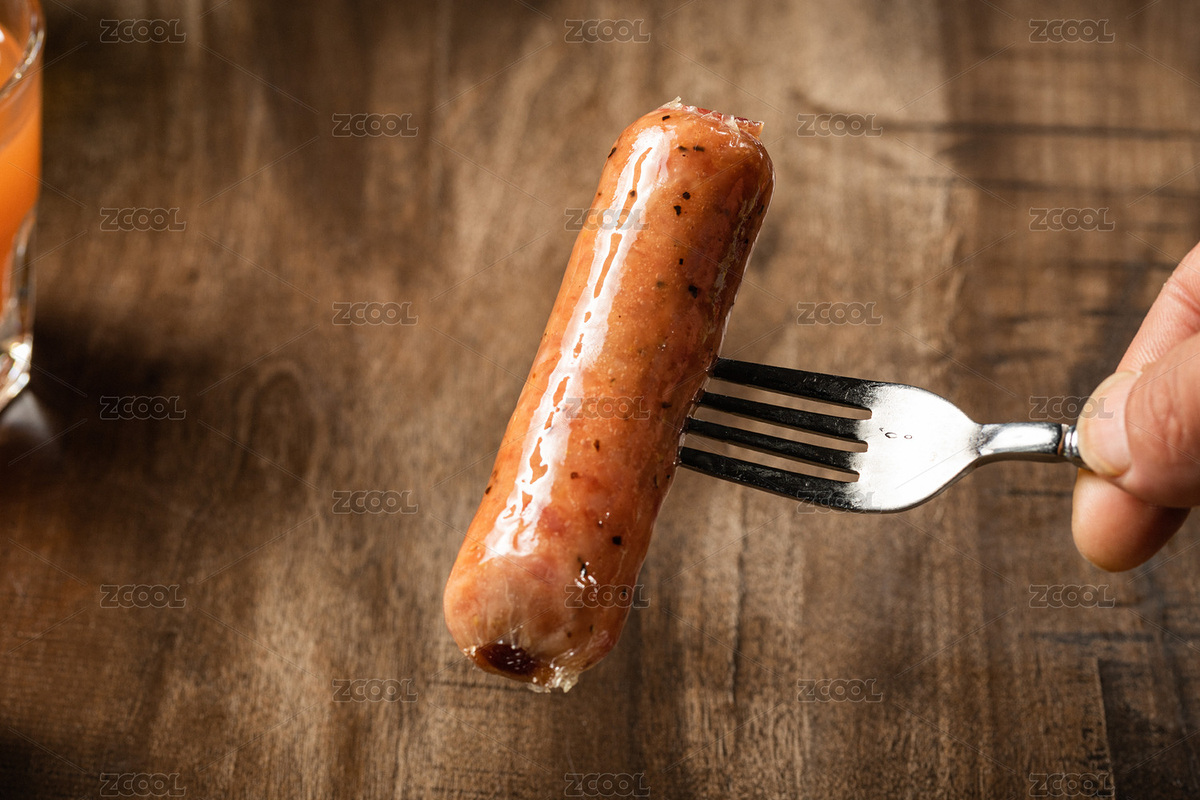 餐叉插著一枚烤香腸（主預(yù)覽-7355854） - 未分類 - 站酷設(shè)計(jì)師濤麟攝影原創(chuàng)素材 - 站酷ZCOOL