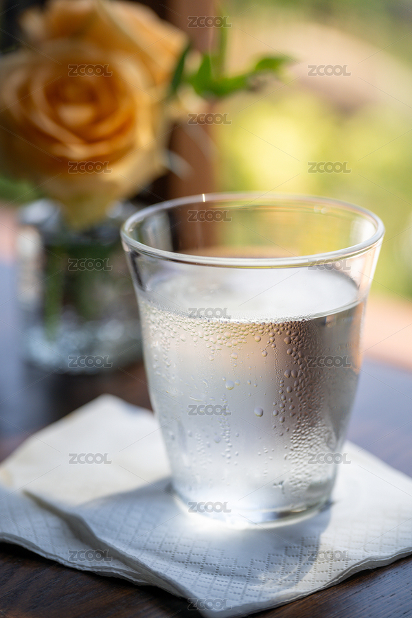 一杯清涼的水和背景中的玫瑰（主預覽-10706865） - 未分類 - 站酷設計師Z26922598原創(chuàng)素材 - 站酷ZCOOL