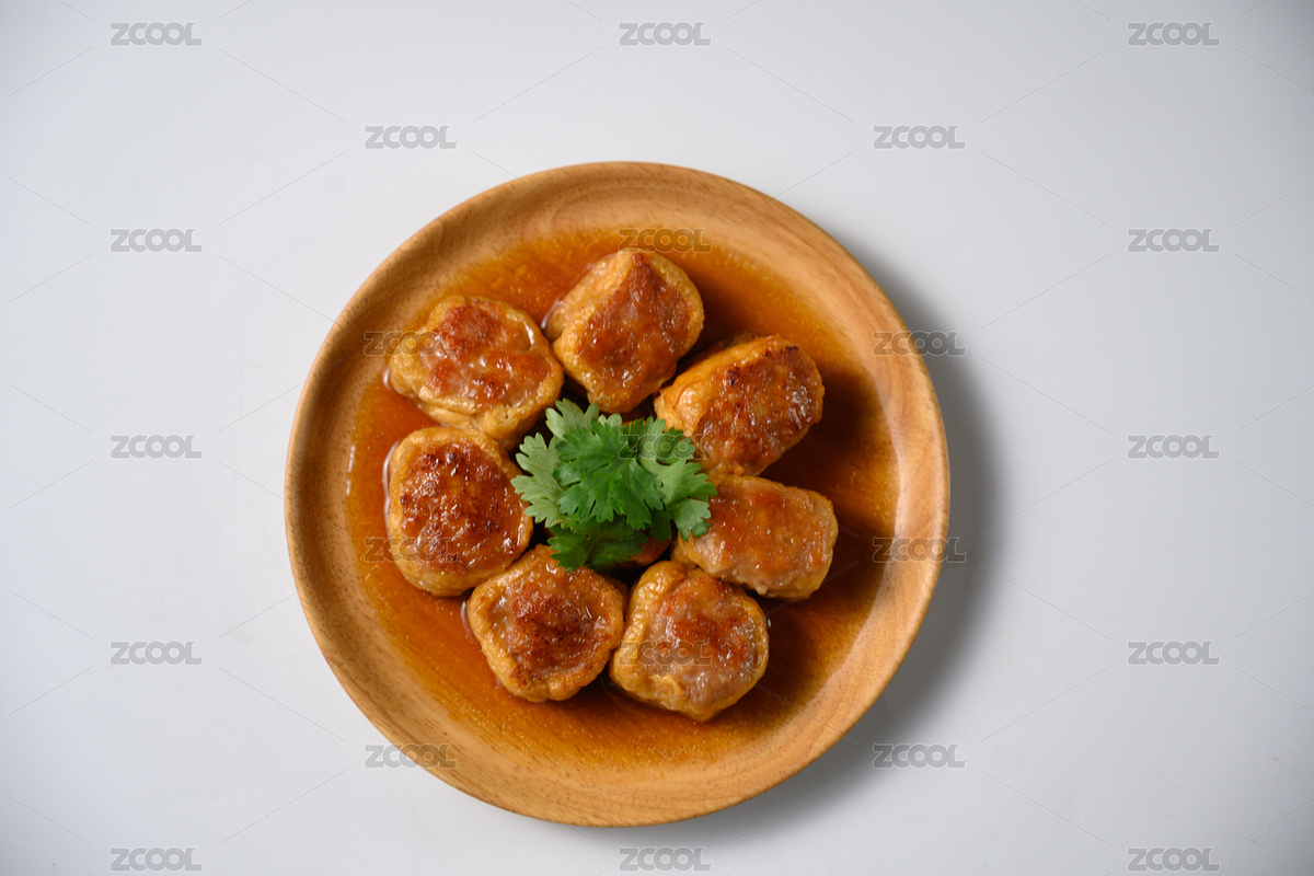 桌面上的盤子里的美味可口的煎釀豆腐（主預覽-9026097） - 未分類 - 站酷設計師我是小助理原創(chuàng)素材 - 站酷ZCOOL