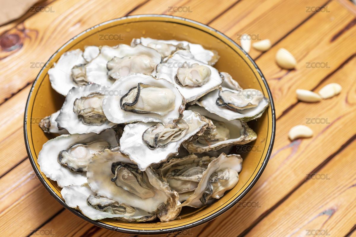擺放在木桌上的原汁原味的清蒸生蠔（主預(yù)覽-451911） - 未分類 - 站酷設(shè)計師juntone77原創(chuàng)素材 - 站酷ZCOOL