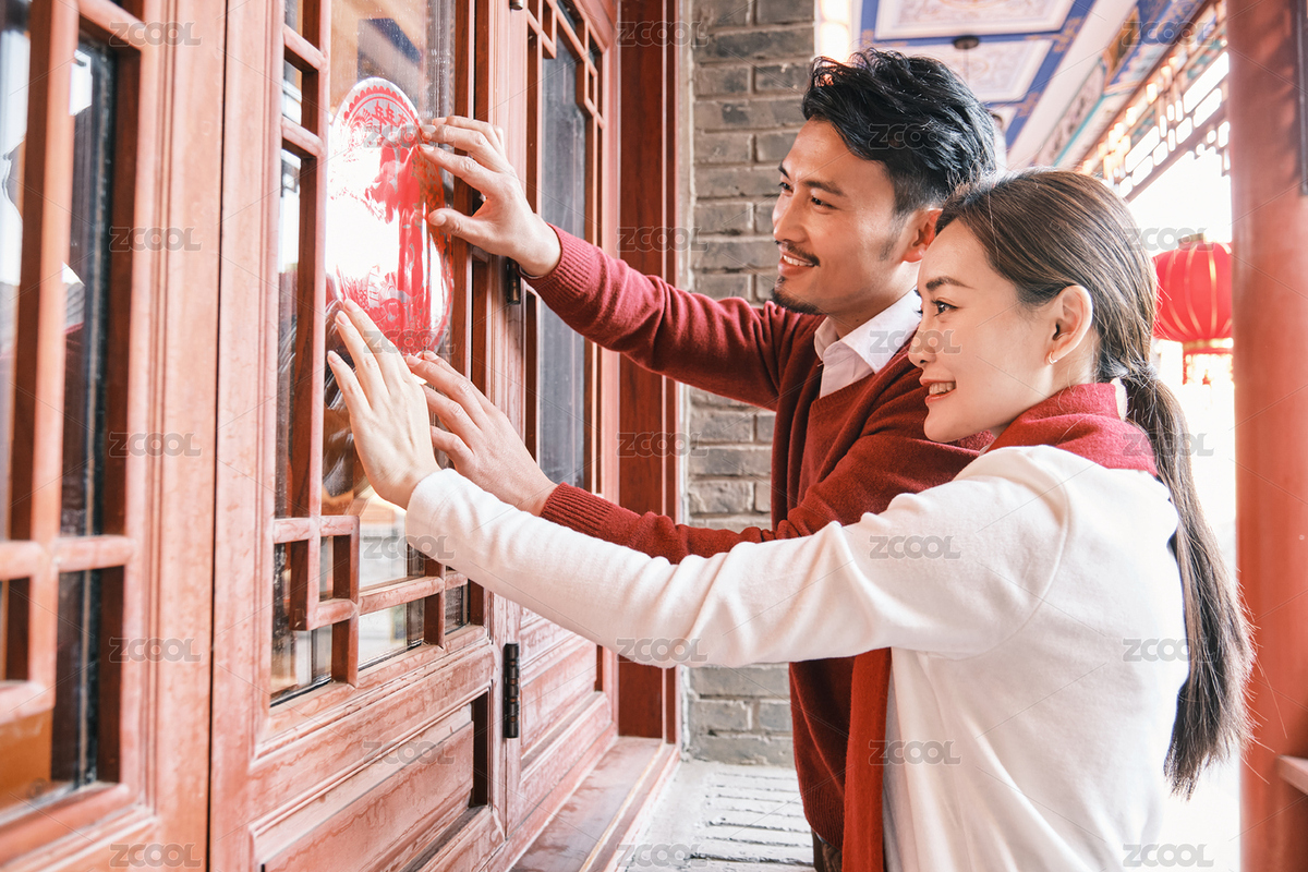 春節(jié)貼窗花的年輕夫妻（主預覽-9137488） - 未分類 - 站酷設計師站酷素材原創(chuàng)素材 - 站酷ZCOOL